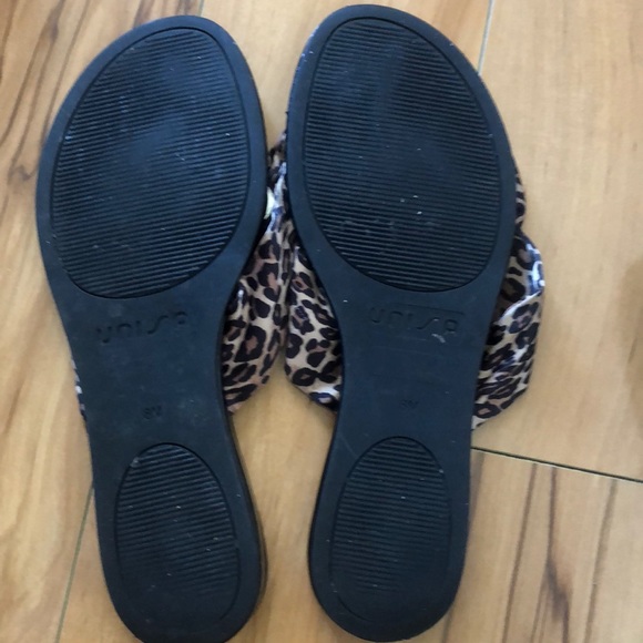 Unisa Cheetah Print Bow w Diamonds, Black Sandals - Picture 3 of 4